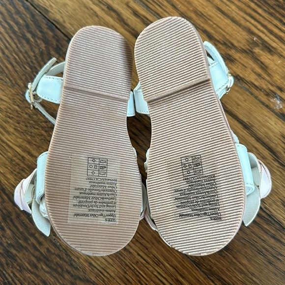 Disney x Janie and Jack Alice In Wonderland Flower Sandal, size 6 - Picture 2 of 2